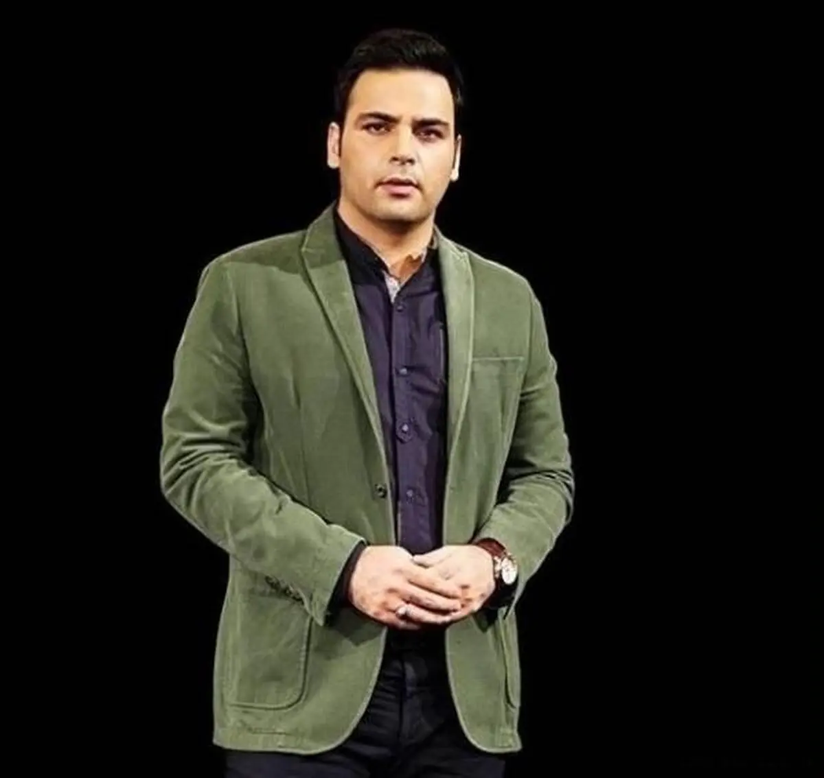 احسان علیخانی جایزه جشن حافظ را به خانواده شهید محسن حججی تقدیم کرد