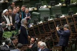 ارتباط جالب سلفی نمایندگان با موگرینی با یک تست روانشناسی اجتماعی در کانال حسام‌الدین آشنا