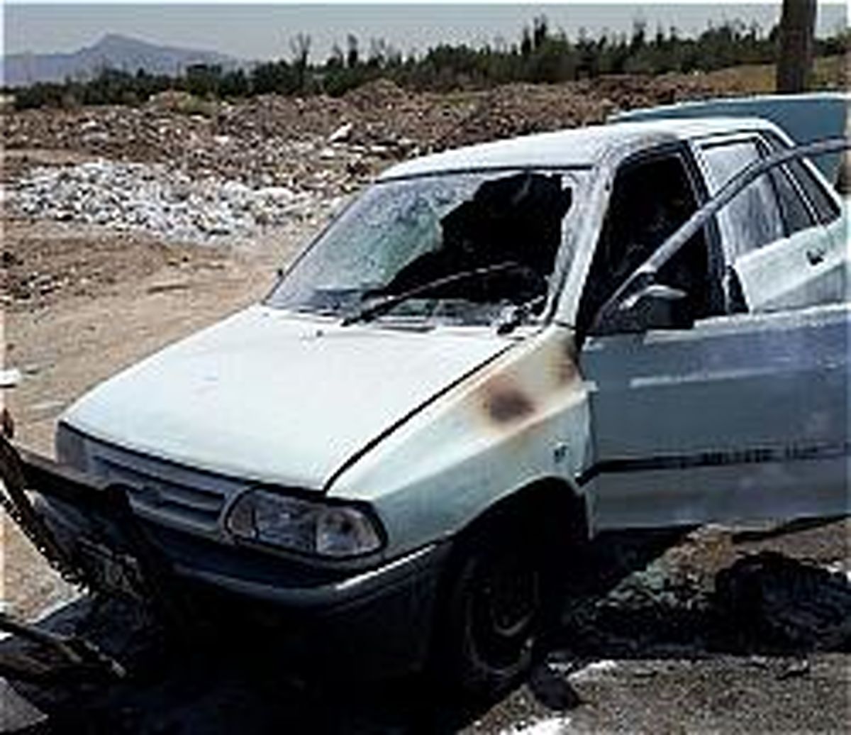 مهار آتش سوزی یک خودرو سواری در جاده خاوران