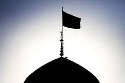 تعویض پرچم حرم امام رضا(ع) به مناسبت سالروز شهادت امام جواد(ع)