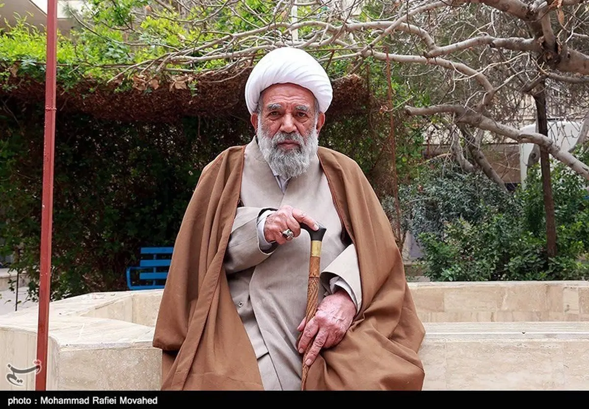 مدرسه "خُمینیست‌ها" در قم/دعای شیخ حامی شریعتمداری برای شاه/تعبیر آیت الله گلپایگانی درباره رهبر انقلاب
