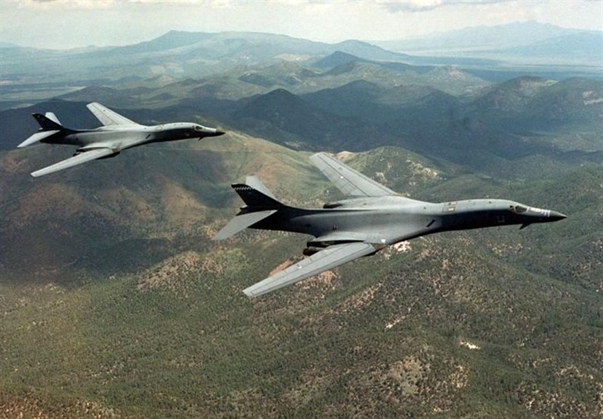 شرکت ۲ فروند بمب افکن راهبردی آمریکا در مانور نظامی مشترک با کره جنوبی