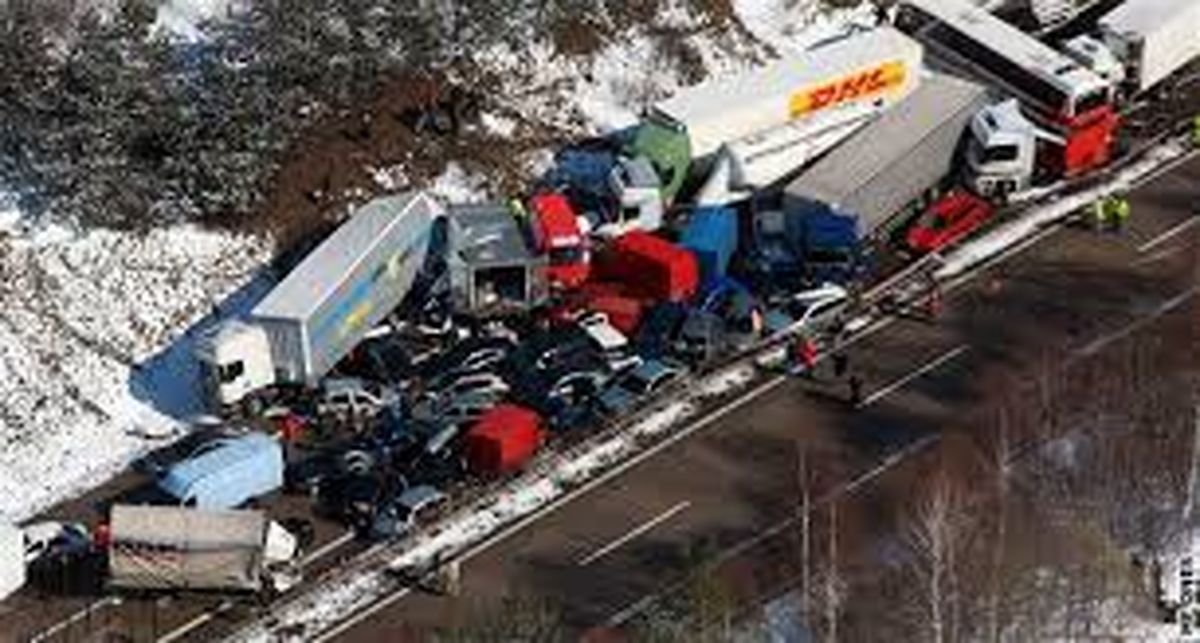 کشته و زخمی شدن ۳۳ نفر در حادثه جاده‌ای در جمهوری چک