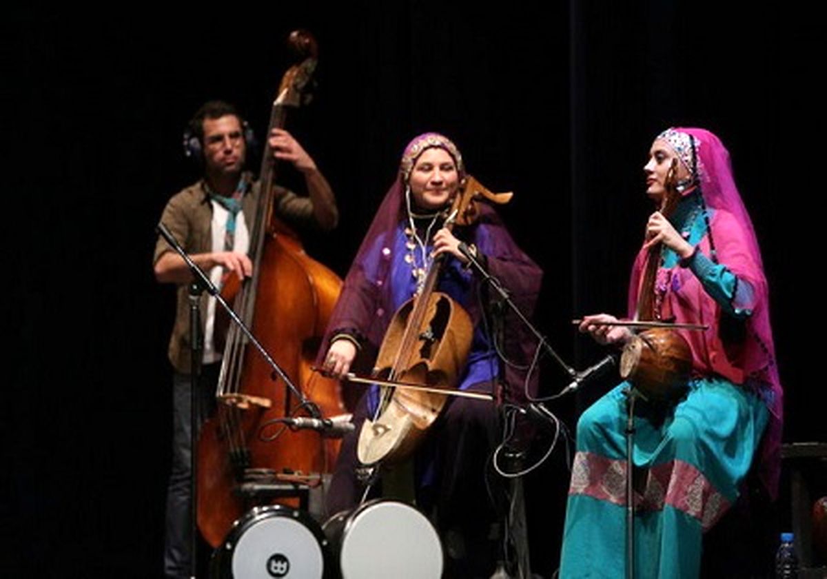 گروه رستاک در تالار وحدت روی صحنه رفت/ اجرای قطعه ای به یاد زلزله زدگان کرمانشاه