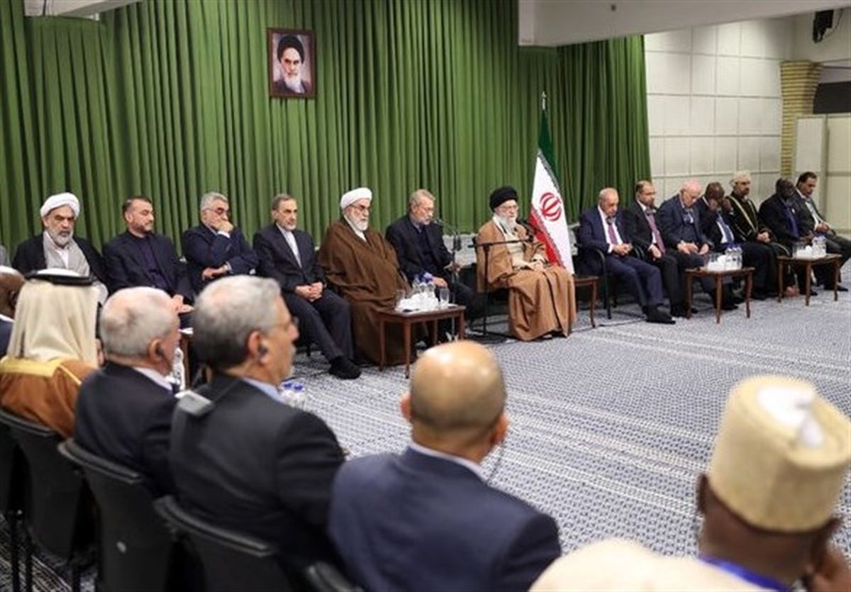 دیدار شرکت‌کنندگان در کنفرانس اتحادیه بین‌ المجالس با امام خامنه‌ای