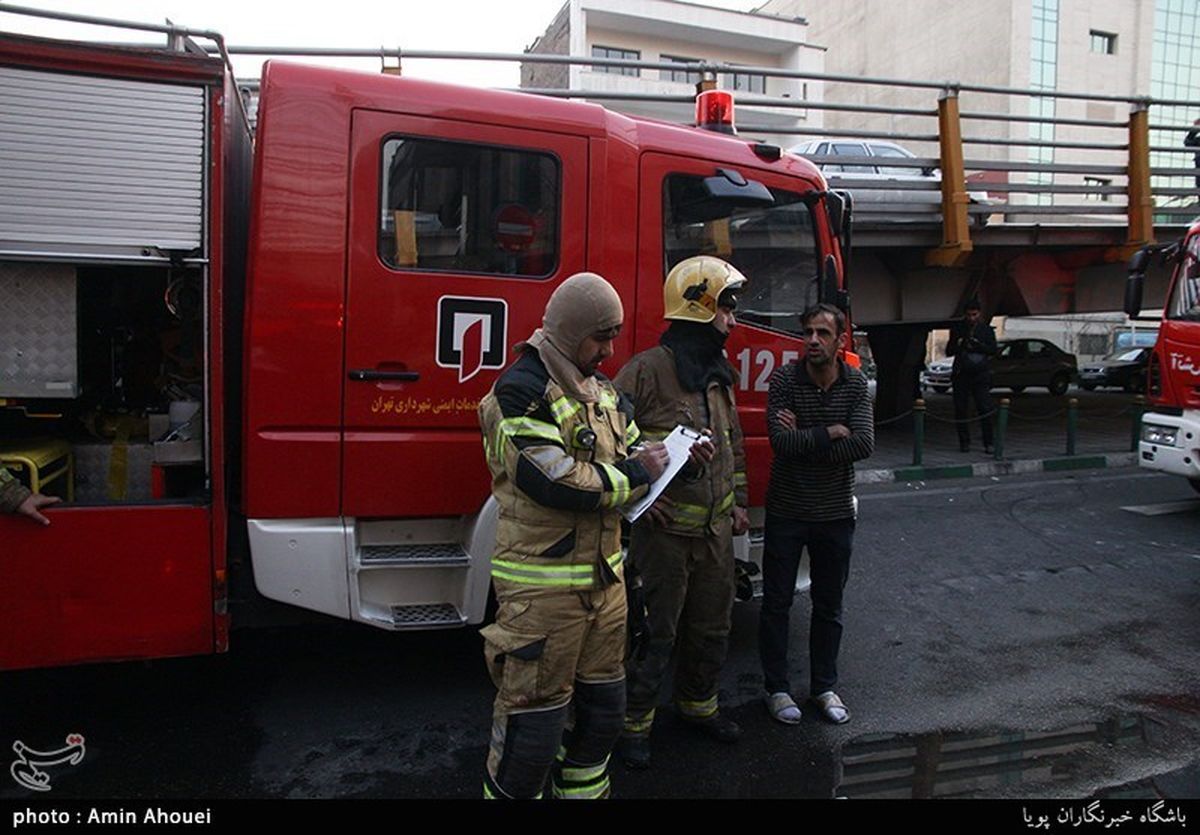 نجات ۵۰ نفر از ساکنان چندین ساختمان در آتش‌سوزی خیابان ظفر