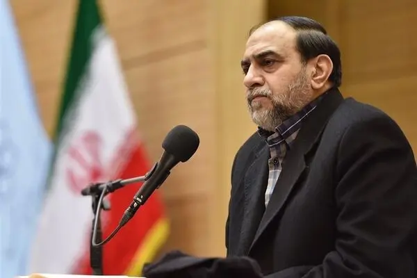 رحیم‌پور ازغدی: قرار نبود در چهلمین سالگرد انقلاب حقوق نجومی و اختلاس وجود داشته باشد