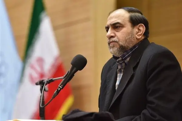 رحیم‌پور ازغدی: قرار نبود در چهلمین سالگرد انقلاب حقوق نجومی و اختلاس وجود داشته باشد