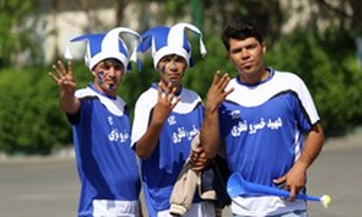 هواداران استقلال در حال رفتن به ورزشگاه آزادی/ ترافیک روان در محوطه ورزشگاه آزادی