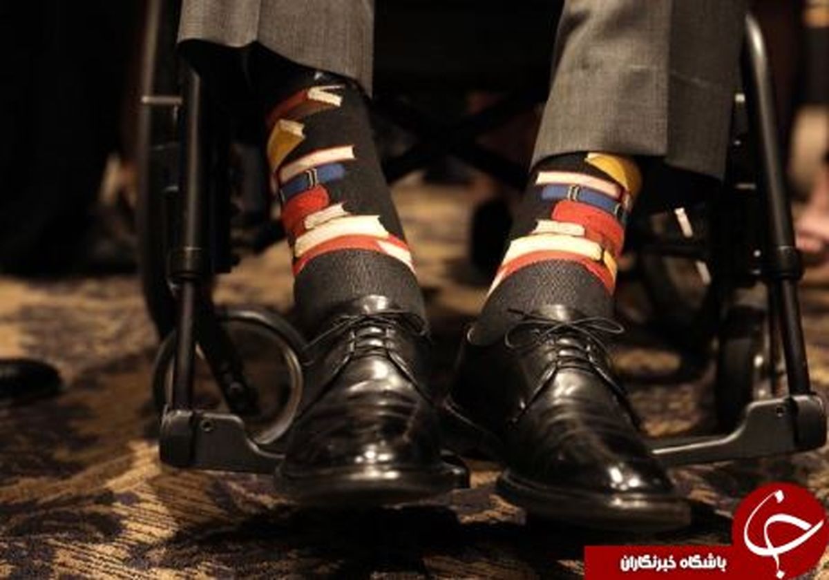 جوراب‌های عجیب بوشِ پدر در مراسم تدفین همسرش! + تصاویر