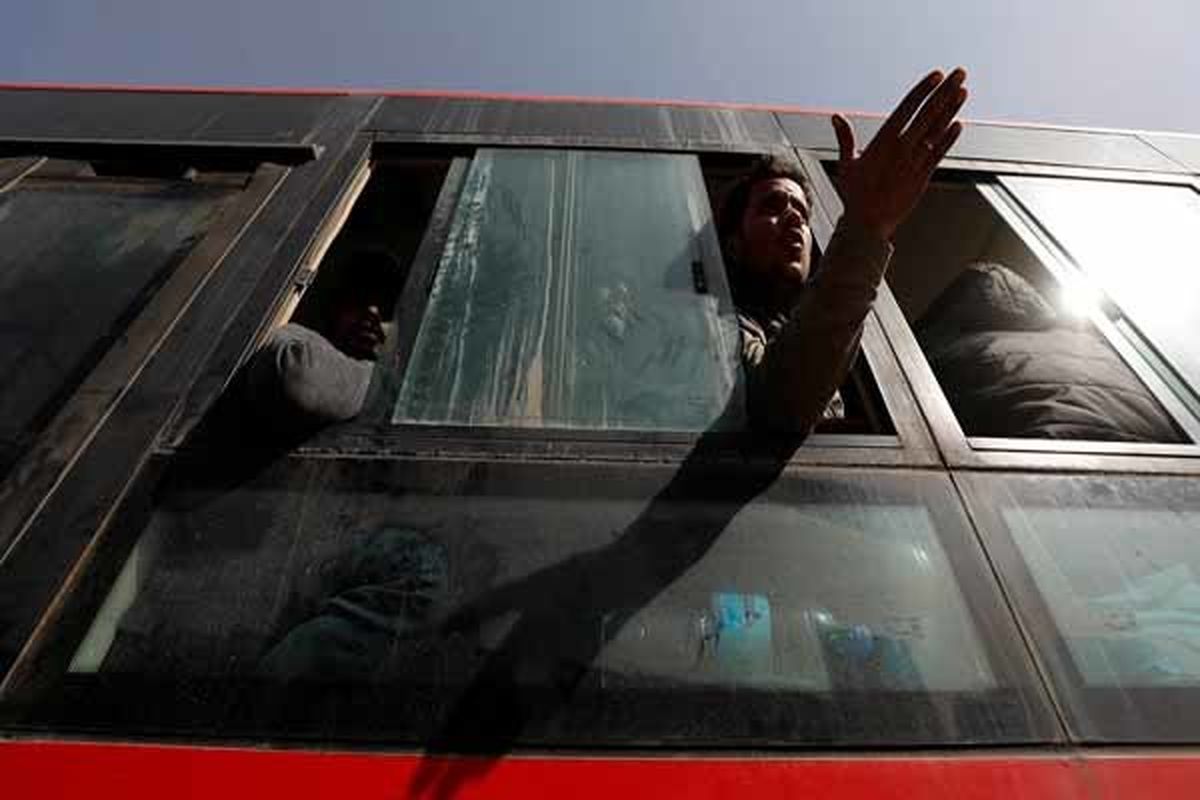آغاز خروج اتوبوسهای حامل تروریستهای باقیمانده از الرحیبه