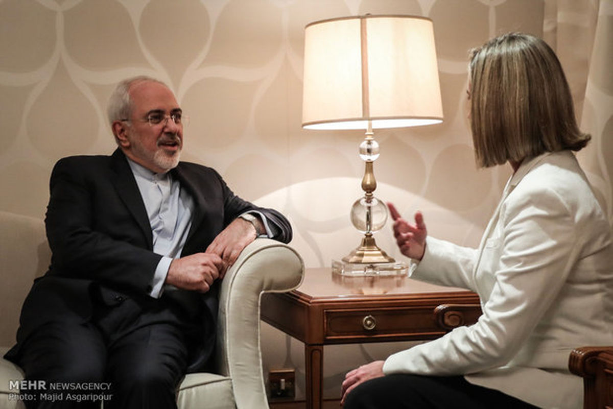 ظریف و مسئول سیاست خارجی اتحادیه اروپا در کویت دیدار کردند