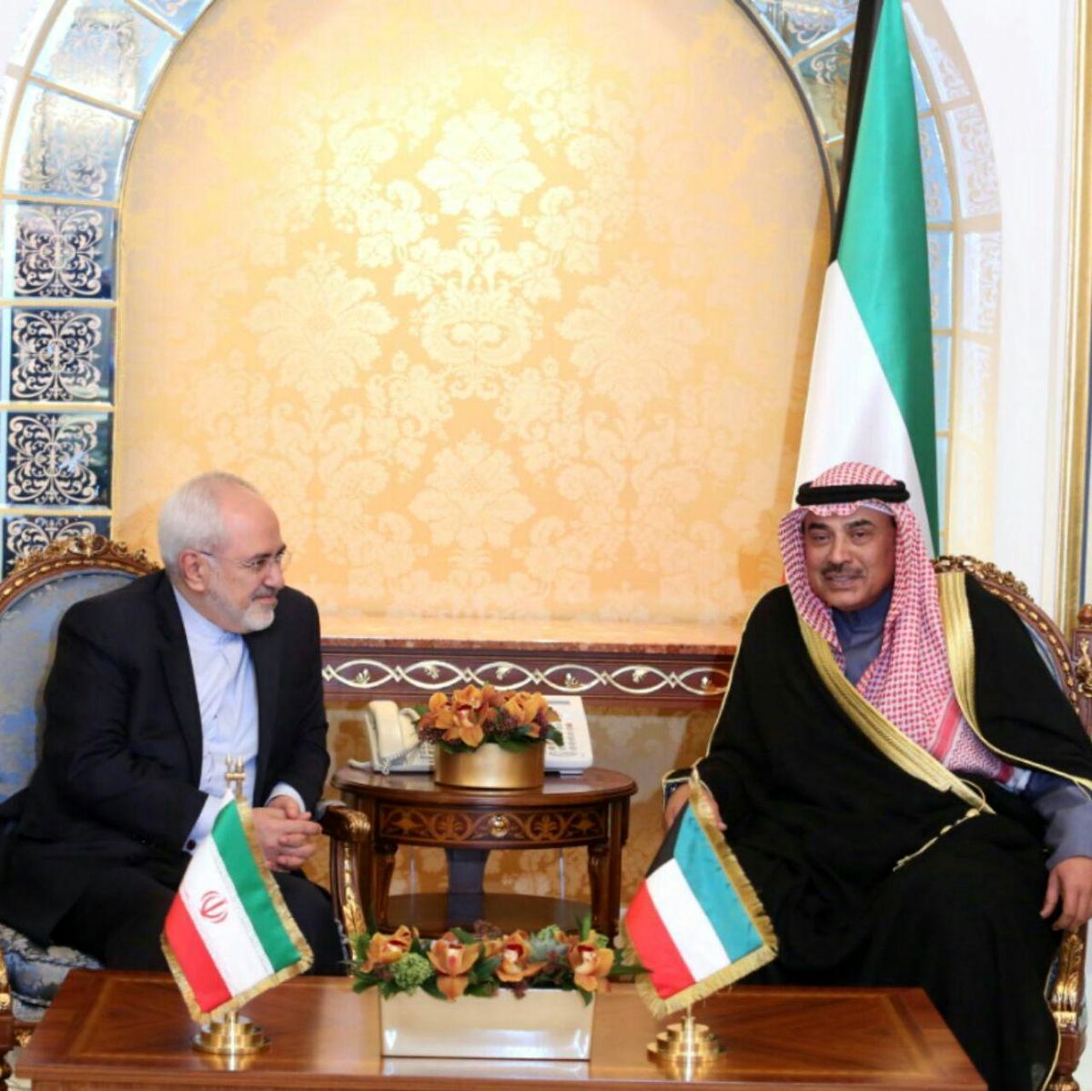 دیدار ظریف با وزیر خارجه کویت در حاشیه کنفرانس باسازی عراق