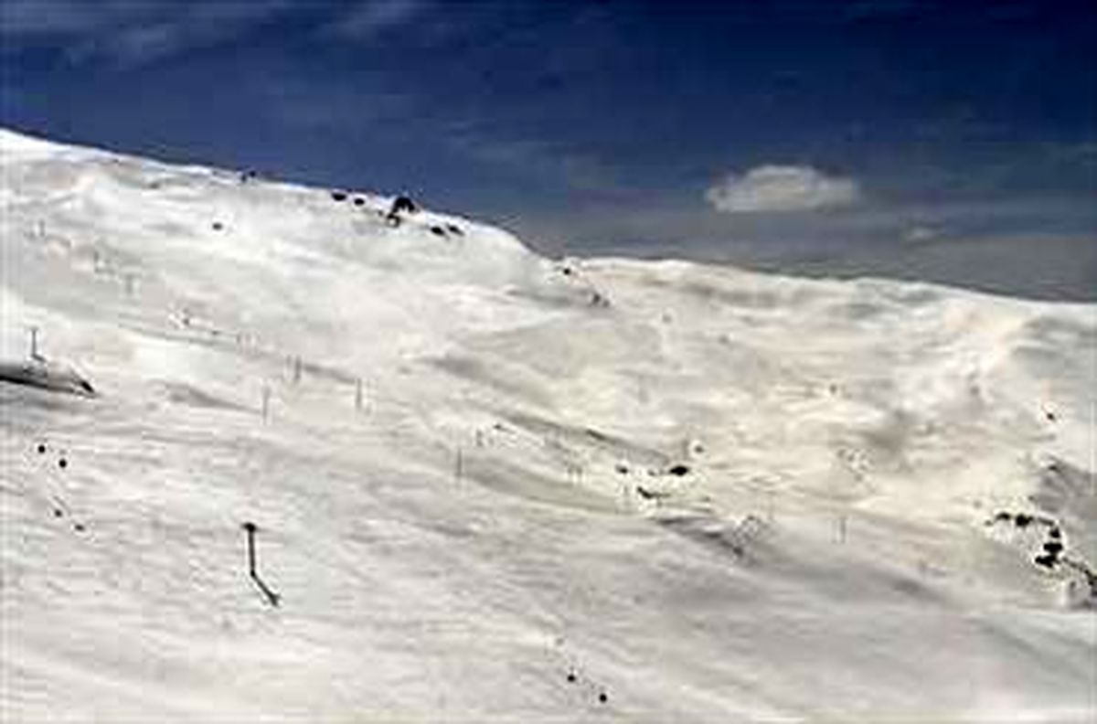 بارش شدید برف پیست بین المللی اسکی دیزین را تعطیل کرد