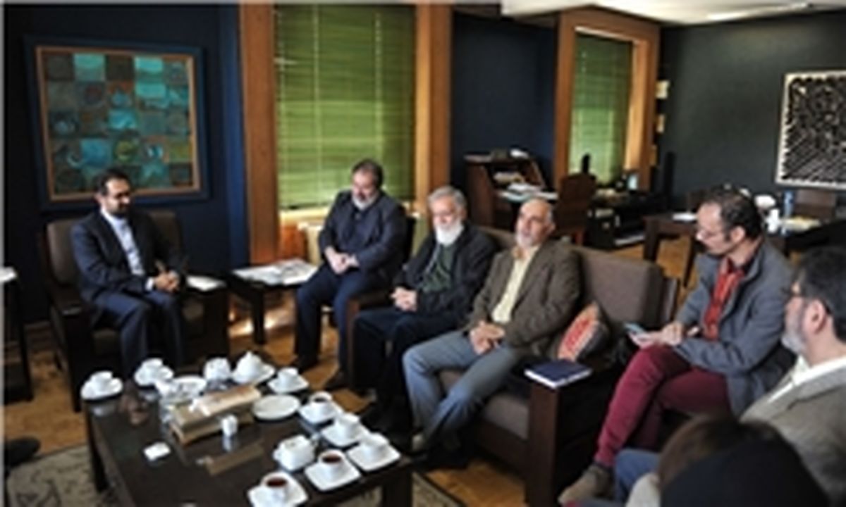 نشست شورای هماهنگی انجمن‌های تجسمی با معاون هنری