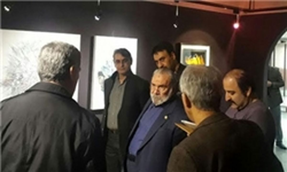 بازدید رییس فرهنگستان هنر از نمایشگاه تجسمی فجر