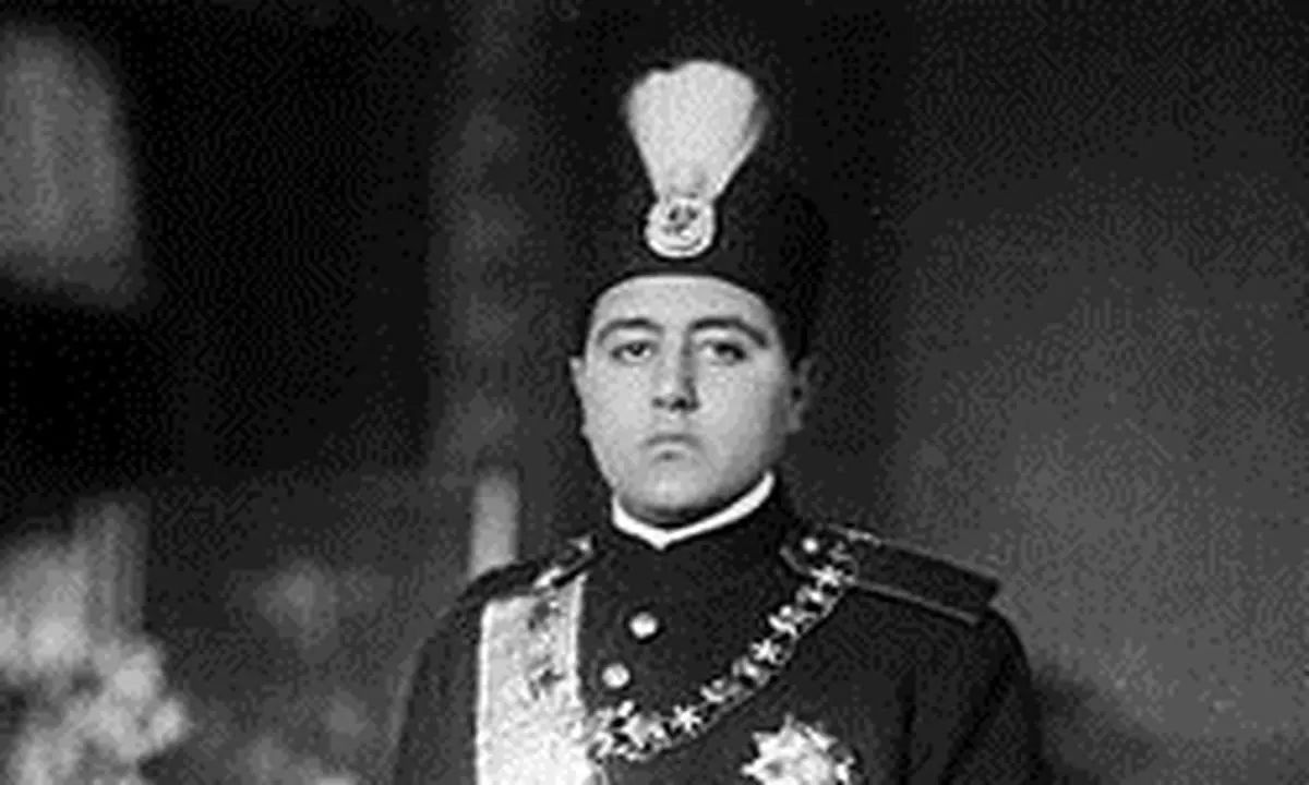 احمد شاه قاجار چگونه از سلطنت عزل شد؟