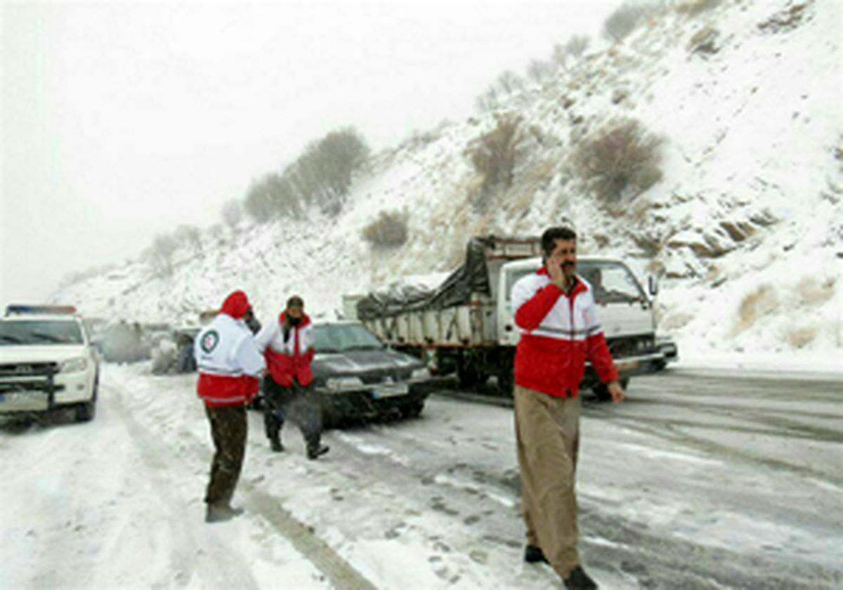 امدادرسانی به یک هزار و ۷۹۸ نفر در ۱۰ استان متاثر از برف و کولاک/ اسکان اضطراری ۱۶ نفر