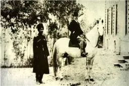 زندگی عجیب محافظ سفارتخانه