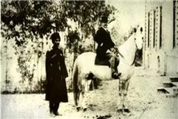 زندگی عجیب محافظ سفارتخانه