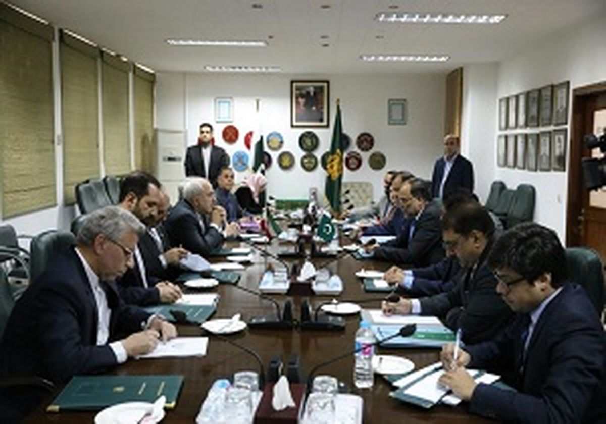 ظریف با وزیر کشور پاکستان دیدار و گفتگو کرد