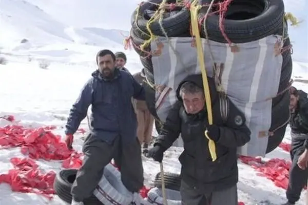 نامه‌‌نگاری لاریجانی با روحانی درباره ساماندهی "کولبران"