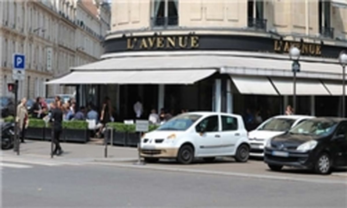 رستوران فرانسوی از پذیرش افراد با نام‌های عربی و زنان محجبه خودداری می‌کند