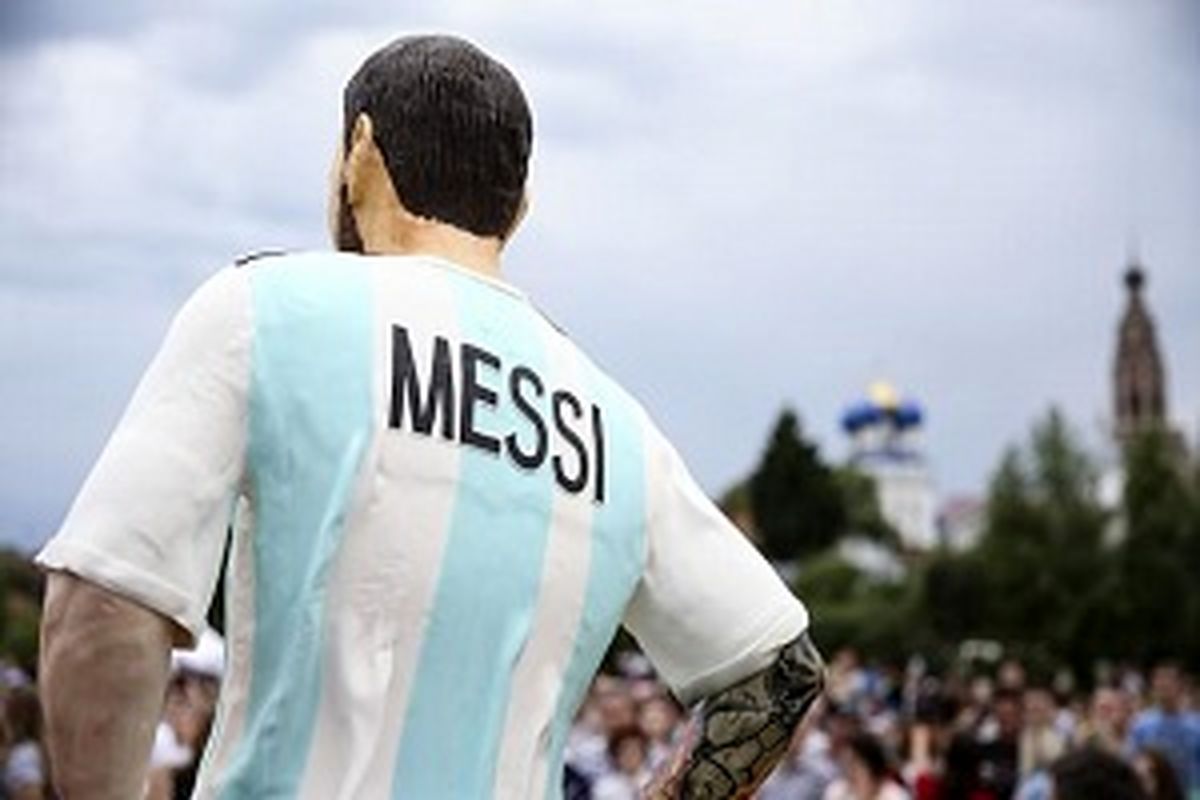جشن تولد مسی در اردوی آرژانتینی‌ها