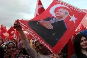 تداوم یک امپراتوری متزلزل