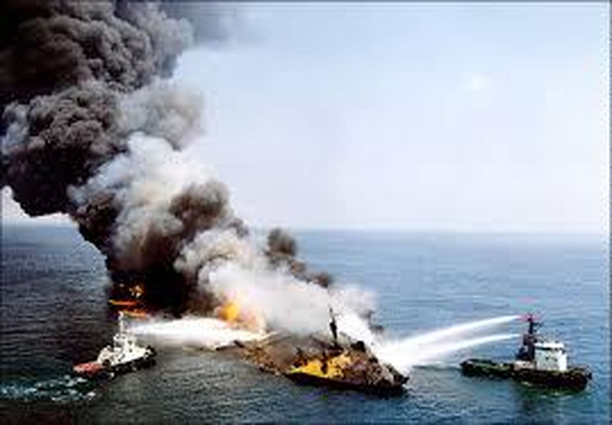 سیاسیون: زدن کشتی آمریکایی هزینه دارد/ امام خمینی: اگر من بودم می‌زدم