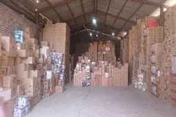 کشف انبار احتکارکنندگان کالاهای اساسی در بندرعباس