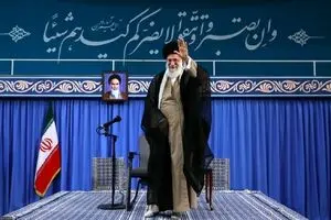 شرح آیه ای که دیروز بر دیوار بیت رهبری نصب شده بود از زبان رهبر انقلاب