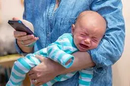 آن گوشی لعنتی‌ را بنداز کنار!