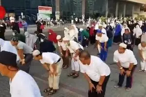 ورزش جالب حجاج اندونزیایی در مکه