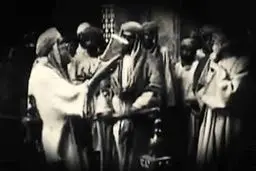 عاقبت فردی که علیه ریخت و پاش مسئولین افشاگری کرد