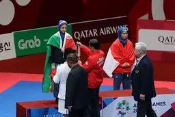 لحظه دریافت مدال نقره مرجان سلحشوری و دست ندادن با رئیس جمهور اندونزی