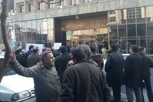 صف‌های طولانی مردم مقابل وزارت صنعت جهت ثبت سفارش