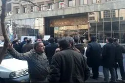 صف‌های طولانی مردم مقابل وزارت صنعت جهت ثبت سفارش