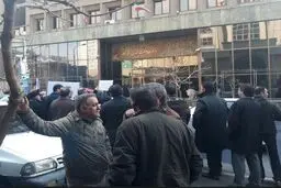 صف‌های طولانی مردم مقابل وزارت صنعت جهت ثبت سفارش