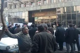 صف‌های طولانی مردم مقابل وزارت صنعت جهت ثبت سفارش