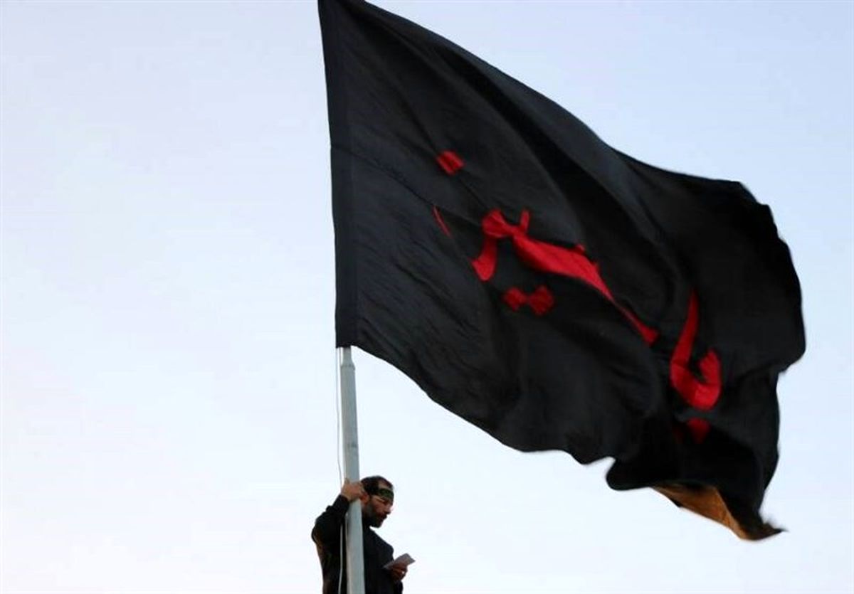 اهتزاز پرچم گنبد امام حسین(ع) بر فراز مراز شهدای گمنام+عکس