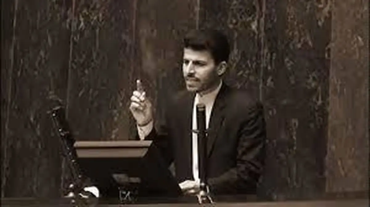 زلزله اقتصادی اخیر سیاست‌های اشتباه دولت بوده است