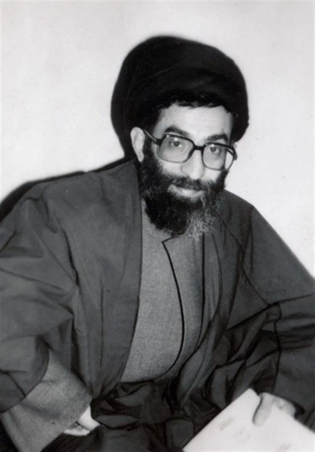 تلاش رژیم پهلوی برای جلوگیری از چاپ اثری با ترجمه آیت‌الله خامنه‌ای/ چرا صلح امام حسن(ع) پرشکوه‌ترین نرمش قهرمانانه تاریخ است؟