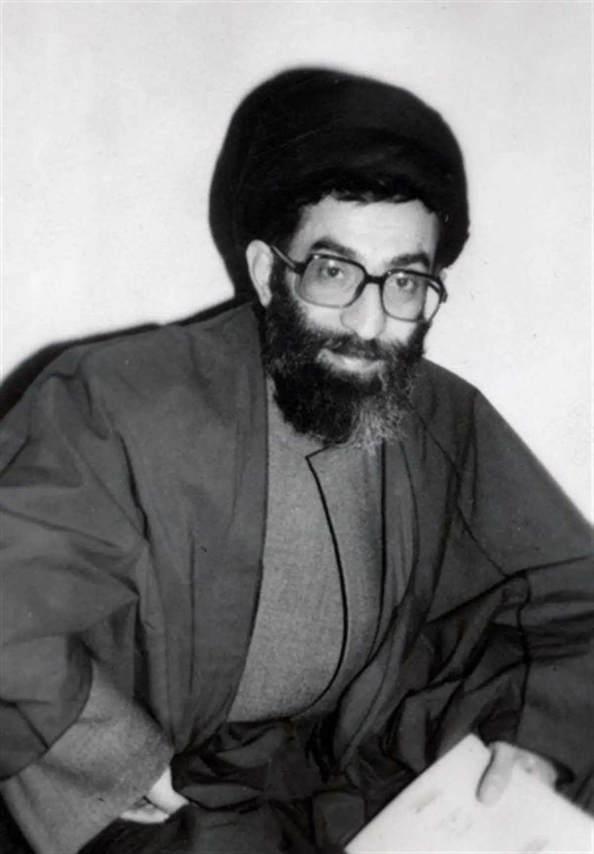 تلاش رژیم پهلوی برای جلوگیری از چاپ اثری با ترجمه آیت‌الله خامنه‌ای/ چرا صلح امام حسن(ع) پرشکوه‌ترین نرمش قهرمانانه تاریخ است؟