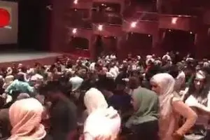تشویق ممتد تماشاگران سوری در حضور حاتمی کیا