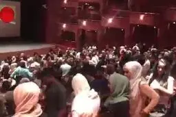 تشویق ممتد تماشاگران سوری در حضور حاتمی کیا