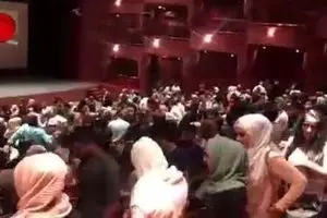 تشویق ممتد تماشاگران سوری در حضور حاتمی کیا