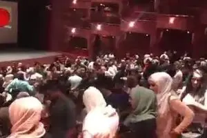تشویق ممتد تماشاگران سوری در حضور حاتمی کیا