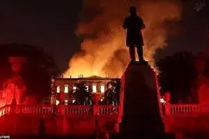 سوختن موزه ملی برزیل در ریودوژانیرو