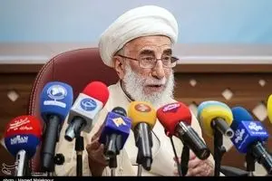 تنها راه نجات حرکت در مسیر امام خمینی است